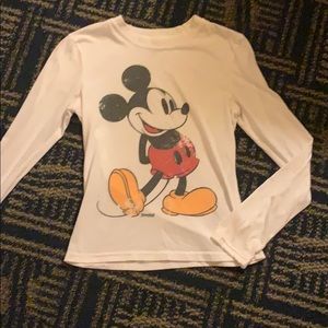 Disneyland Mickey shirt size small! ✨🖤